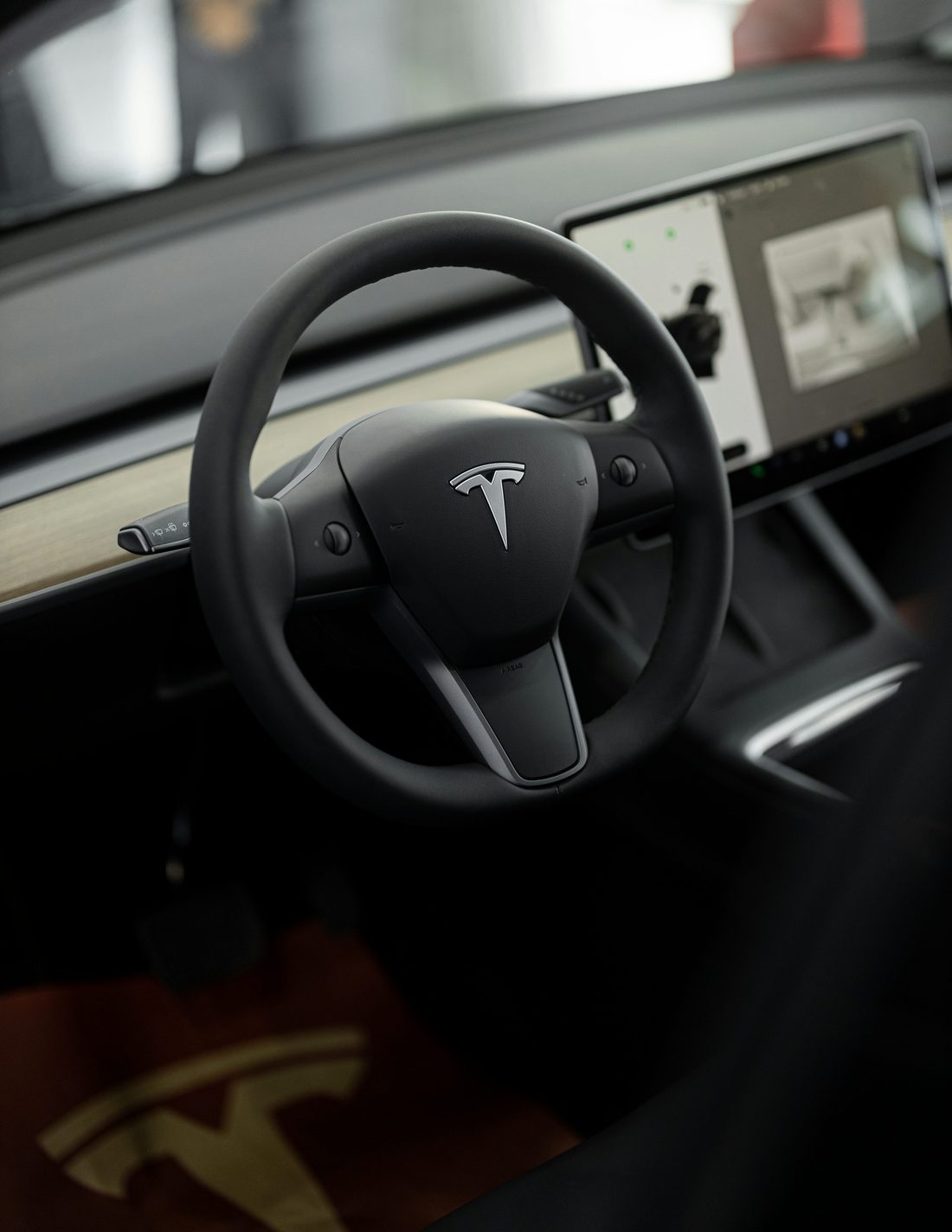 Tesla touchskærm og kabine